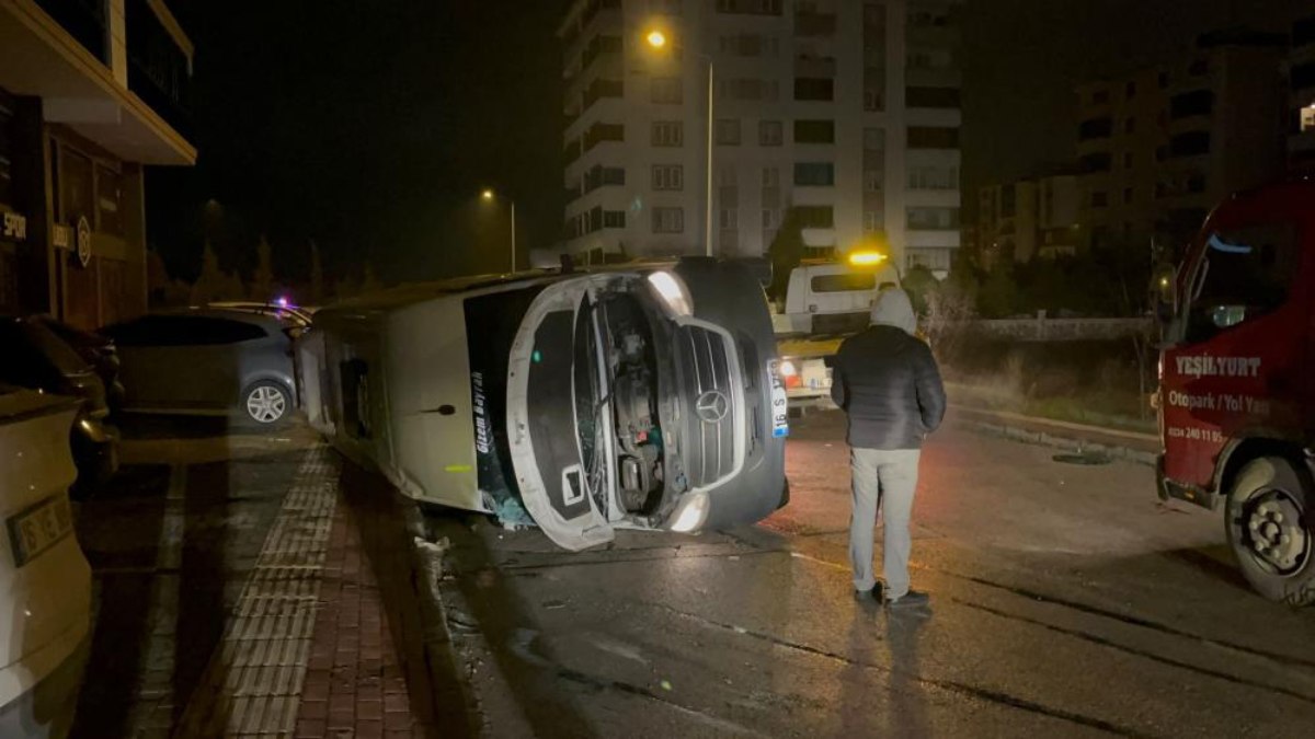 Bursa’da kaza! İşçi servisi yan yattı: 8 kişi yaralandı